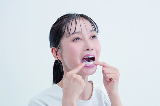 STEP 02 シートを開いて装着